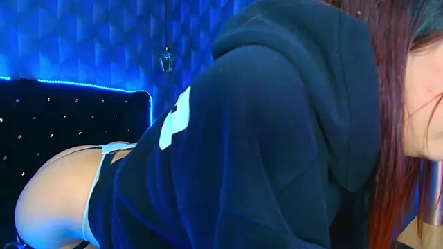 LiaHarryis online show from November 30, 2025, 7:58 pm