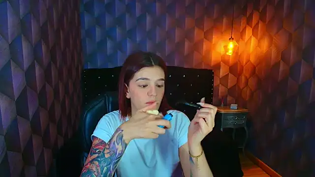 LiaHarryis online show from October 6, 2025, 6:52 pm