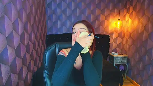 LiaHarryis online show from September 23, 2025, 7:10 pm