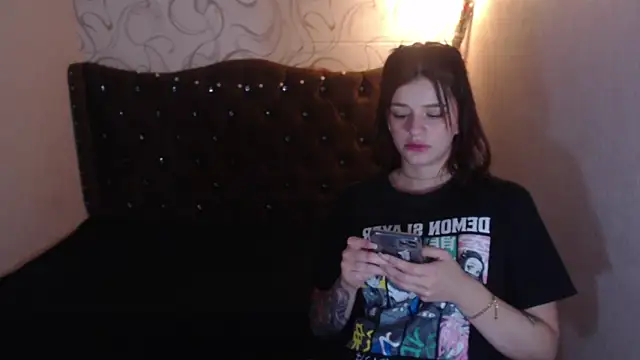 LiaHarryis online show from March 15, 2025, 4:21 pm