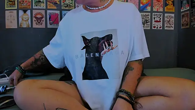 EllieOz online show from June 24, 2026, 4:05 pm