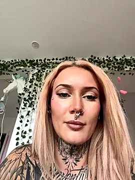 Stella-Kink online show from October 31, 2025, 11:40 am