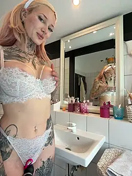 Snapshot of Stella-Kink chatting on May 3, 2026, 1:04 pm Stella-Kink online show from May 3, 2026, 1:04 pm