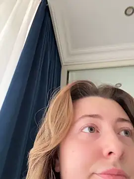 Snapshot of curvyflawless chatting on December 5, 2025, 7:40 am curvyflawless online show from December 5, 2025, 7:40 am