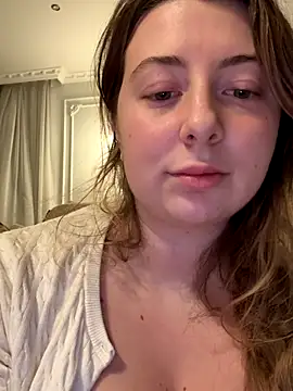 Snapshot of curvyflawless chatting on November 18, 2025, 6:11 pm curvyflawless online show from November 18, 2025, 6:11 pm