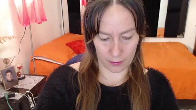 Snapshot of CATRINA-83 chatting on October 1, 2025, 2:17 am CATRINA-83 online show from October 1, 2025, 2:17 am