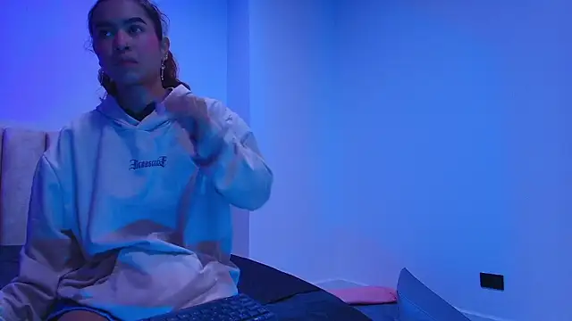 arl chloee online show from February 9, 2026, 3:04 am