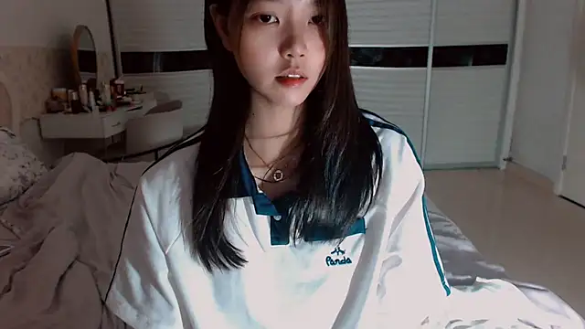 -Lucky Girl online show from May 26, 2026, 2:26 pm