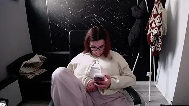 littleviki7 online show from October 18, 2025, 10:28 am