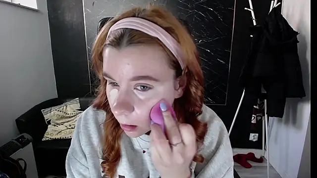 littleviki7 online show from March 21, 2025, 5:54 am