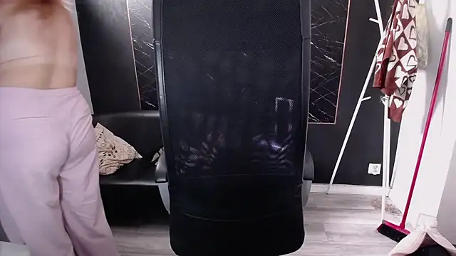 littleviki7 online show from September 11, 2025, 10:37 am