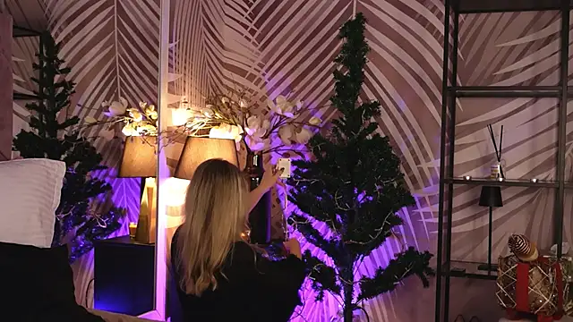 KatyaBelle online show from December 4, 2025, 8:52 pm