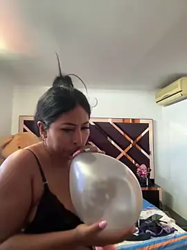 Snapshot of emmyjhonson07 chatting on October 5, 2025, 4:31 pm emmyjhonson07 online show from October 5, 2025, 4:31 pm