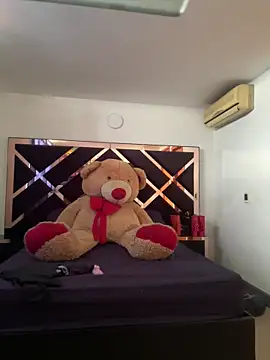 Snapshot of emmyjhonson07 chatting on November 15, 2025, 12:42 pm emmyjhonson07 online show from November 15, 2025, 12:42 pm