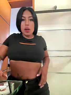 Snapshot of emmyjhonson07 chatting on November 8, 2025, 3:48 pm emmyjhonson07 online show from November 8, 2025, 3:48 pm