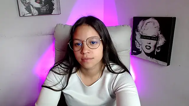 Snapshot of SamanthaRoldaan chatting on March 17, 2025, 5:27 pm SamanthaRoldaan online show from March 17, 2025, 5:27 pm