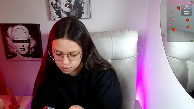 Snapshot of SamanthaRoldaan chatting on November 11, 2025, 2:56 pm SamanthaRoldaan online show from November 11, 2025, 2:56 pm