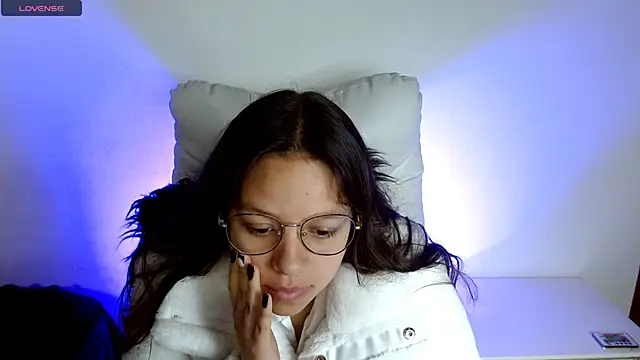 Snapshot of SamanthaRoldaan chatting on March 19, 2025, 4:34 pm SamanthaRoldaan online show from March 19, 2025, 4:34 pm