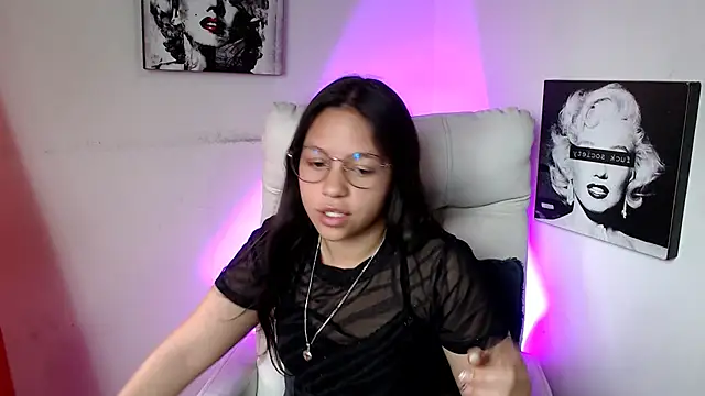 Snapshot of SamanthaRoldaan chatting on March 15, 2025, 8:54 pm SamanthaRoldaan online show from March 15, 2025, 8:54 pm