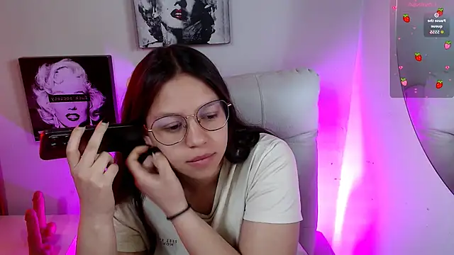 Snapshot of SamanthaRoldaan chatting on December 3, 2025, 2:27 pm SamanthaRoldaan online show from December 3, 2025, 2:27 pm