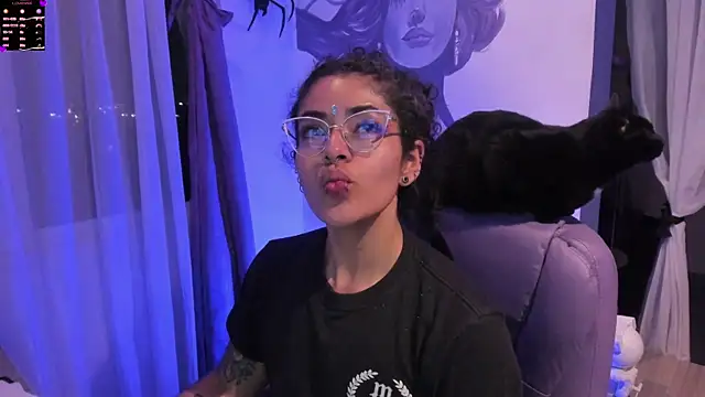 Snapshot of witchviolet chatting on December 1, 2025, 3:29 am witchviolet online show from December 1, 2025, 3:29 am