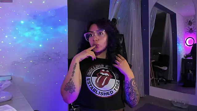 Snapshot of witchviolet chatting on February 27, 2025, 11:48 pm witchviolet online show from February 27, 2025, 11:48 pm