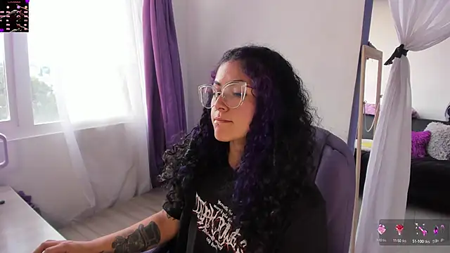 Snapshot of witchviolet chatting on September 29, 2025, 9:09 pm witchviolet online show from September 29, 2025, 9:09 pm