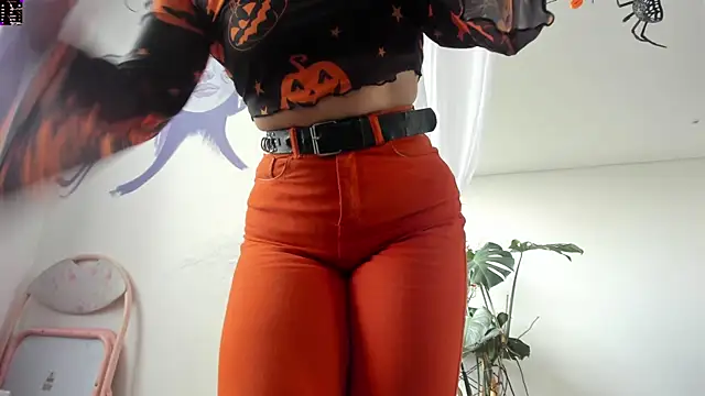 Snapshot of witchviolet chatting on October 30, 2025, 7:55 pm witchviolet online show from October 30, 2025, 7:55 pm