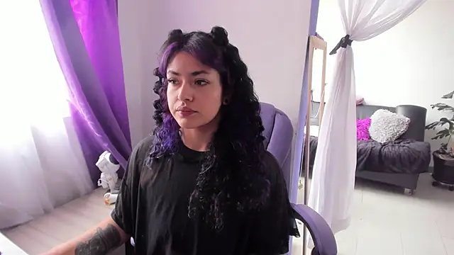 Snapshot of witchviolet chatting on October 1, 2025, 4:11 pm witchviolet online show from October 1, 2025, 4:11 pm