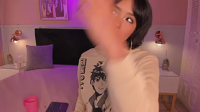 chloe watson  online show from April 14, 2026, 7:41 pm