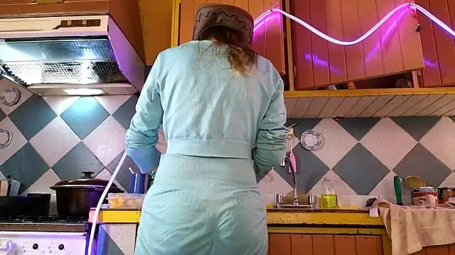 Snapshot of Jony_Marta chatting on November 9, 2025, 5:28 pm Jony Marta online show from November 9, 2025, 5:28 pm