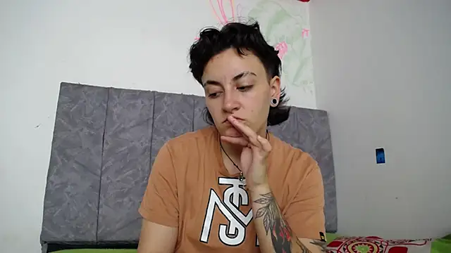 linda 33 online show from December 15, 2025, 4:35 pm