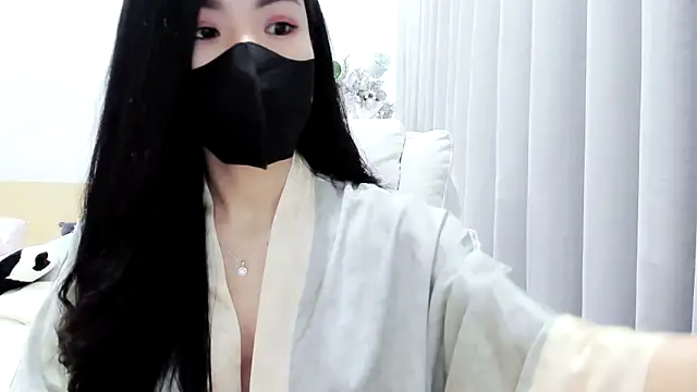 Snapshot of Lita-Julia chatting on November 20, 2025, 8:31 pm Lita-Julia online show from November 20, 2025, 8:31 pm