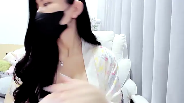 Snapshot of Lita-Julia chatting on November 11, 2025, 4:13 pm Lita-Julia online show from November 11, 2025, 4:13 pm