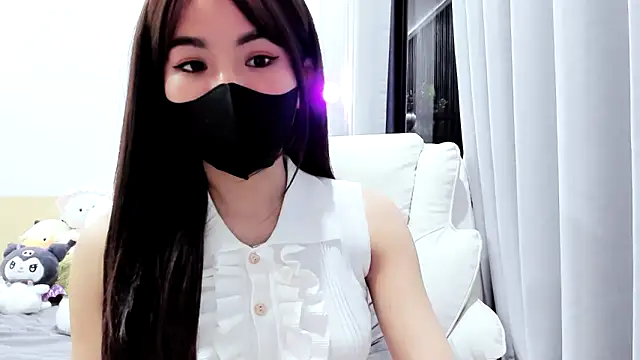 Snapshot of Lita-Julia chatting on November 6, 2025, 2:10 pm Lita-Julia online show from November 6, 2025, 2:10 pm