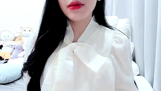 Snapshot of Lita-Julia chatting on November 2, 2025, 5:18 pm Lita-Julia online show from November 2, 2025, 5:18 pm