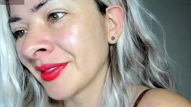 Snapshot of queen_fetish chatting on December 21, 2025, 10:39 am queen fetish online show from December 21, 2025, 10:39 am