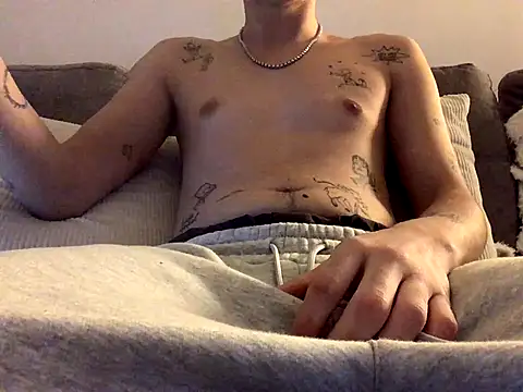 Snapshot of dominateurHot chatting on December 15, 2025, 4:24 pm dominateurHot online show from December 15, 2025, 4:24 pm