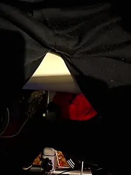 FreezingTie850 online show from April 16, 2026, 9:37 pm