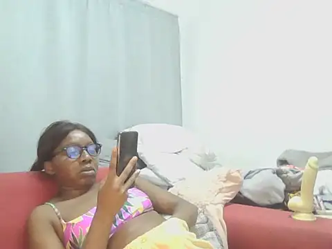 Snapshot of Sexxybella27 chatting on April 21, 2026, 1:42 am Sexxybella27 online show from April 21, 2026, 1:42 am