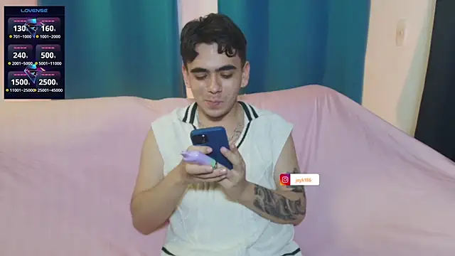 Snapshot of Jey_keler1 chatting on July 5, 2026, 1:43 am Jey keler1 online show from July 5, 2026, 1:43 am