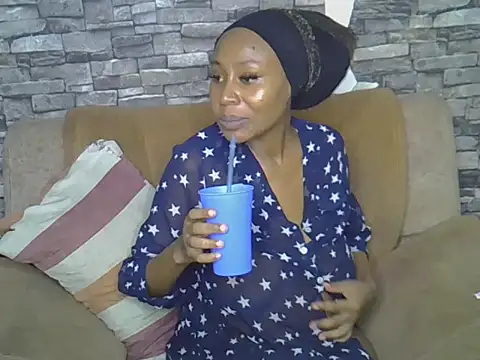 Snapshot of Naughtyy_xx chatting on July 13, 2026, 10:42 pm Naughtyy xx online show from July 13, 2026, 10:42 pm