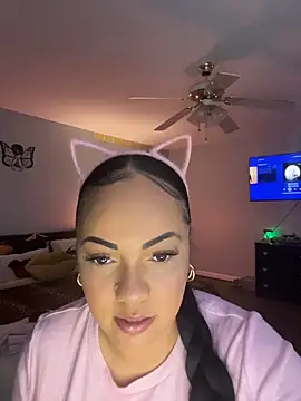 DestineeJayde online show from April 19, 2026, 3:18 am