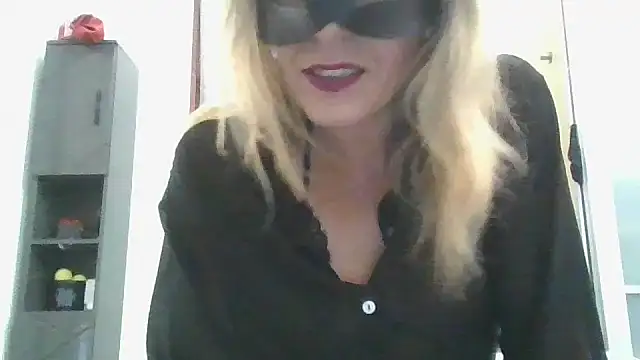 LadyScarlett-xk online show from October 11, 2025, 12:39 pm