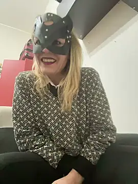 LadyScarlett-xk online show from February 5, 2025, 7:10 pm