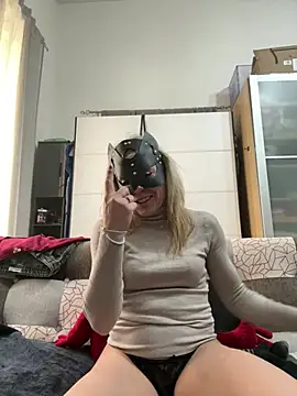 LadyScarlett-xk online show from February 13, 2025, 1:15 pm