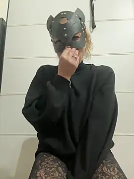 LadyScarlett-xk online show from December 17, 2024, 6:31 pm