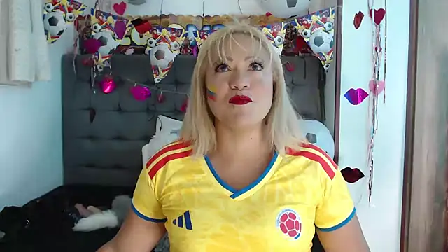 Snapshot of ChristinMooree chatting on July 7, 2026, 3:15 pm ChristinMooree online show from July 7, 2026, 3:15 pm