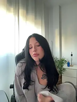 Snapshot of BellaGiaxx chatting on December 3, 2025, 3:22 pm BellaGiaxx online show from December 3, 2025, 3:22 pm