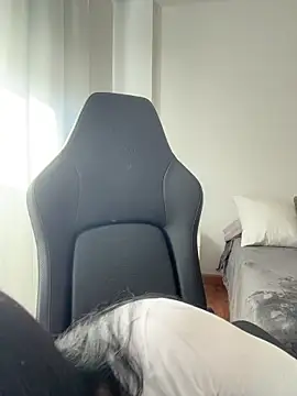 Snapshot of BellaGiaxx chatting on December 1, 2025, 10:49 am BellaGiaxx online show from December 1, 2025, 10:49 am